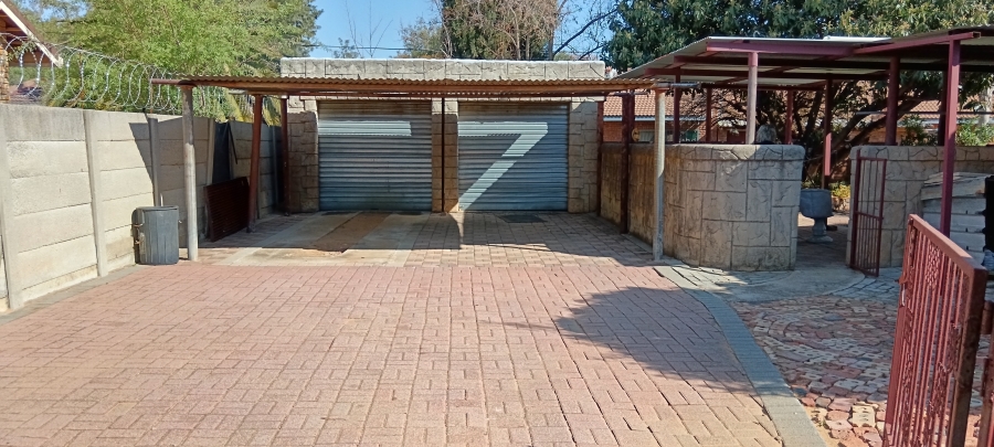 4 Bedroom Property for Sale in Odendaalsrus Free State